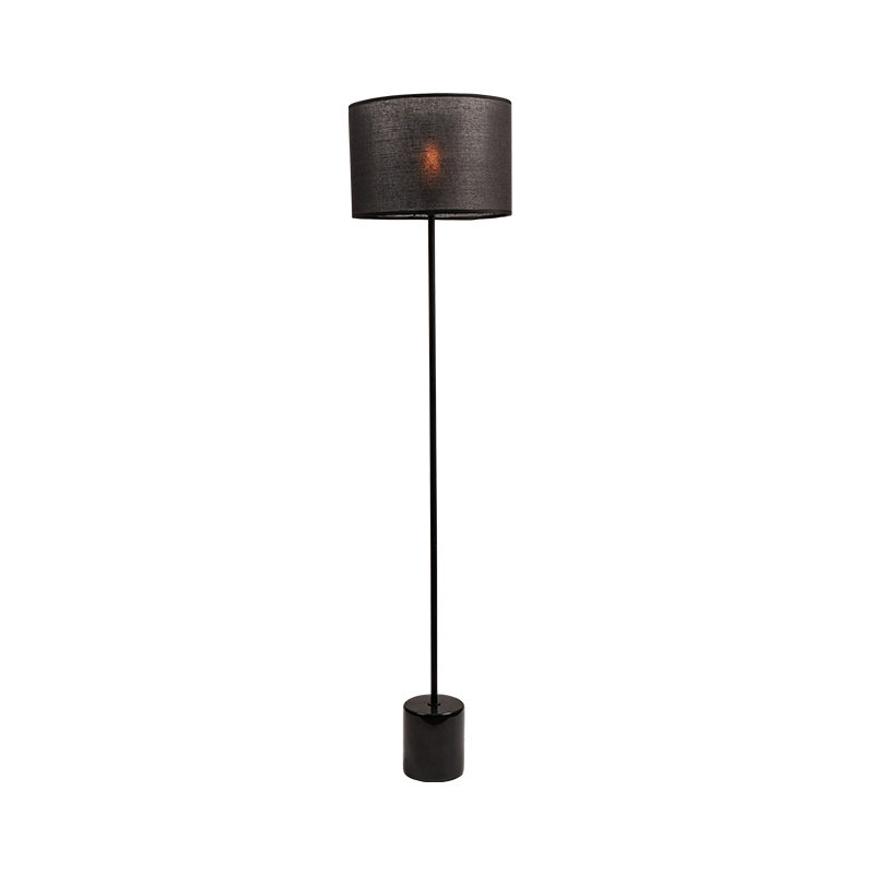 Woonkamer bedstudie verticale vloerlamp