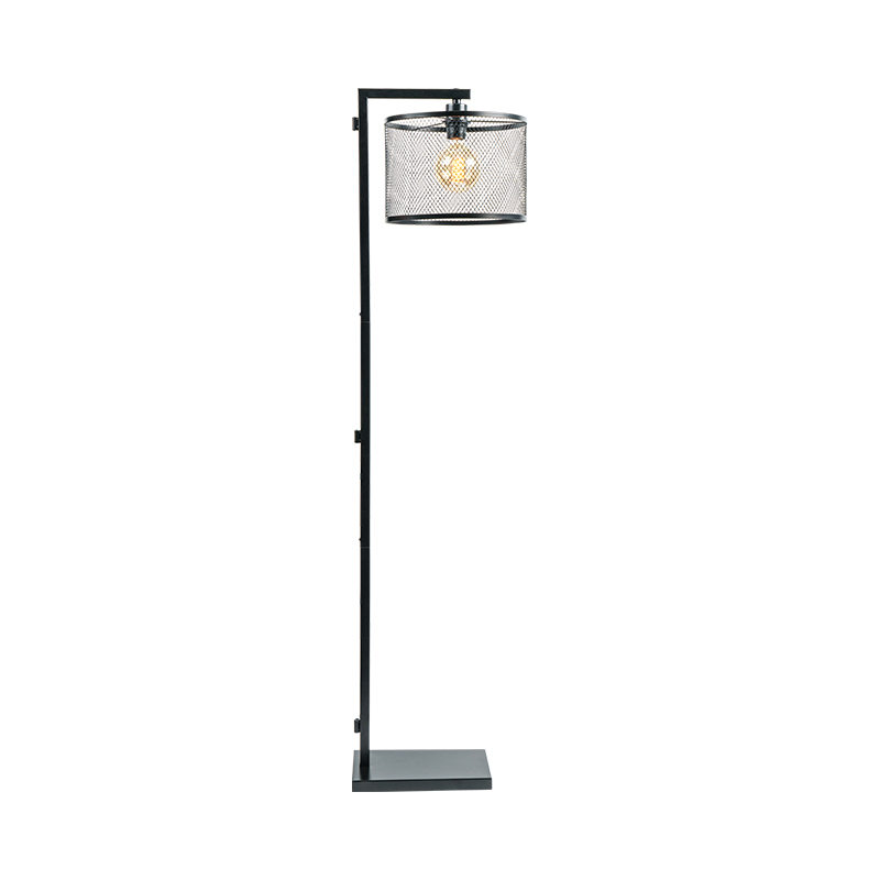 IJzeren vloerlamp in industriële stijl