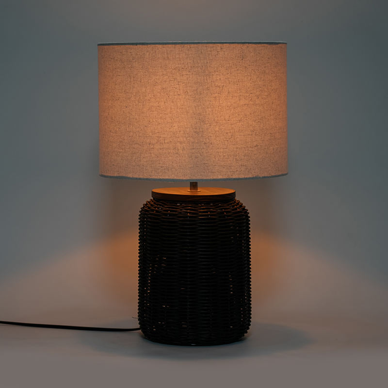 Zwarte rattan vintage tafellamp