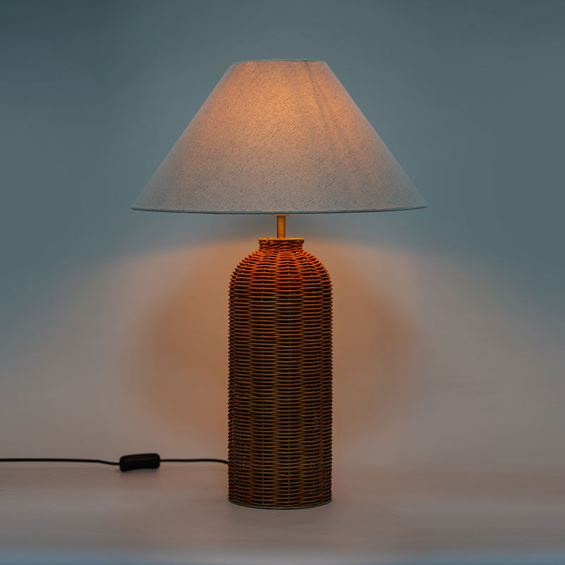 Handgeweven rattan tafellamp