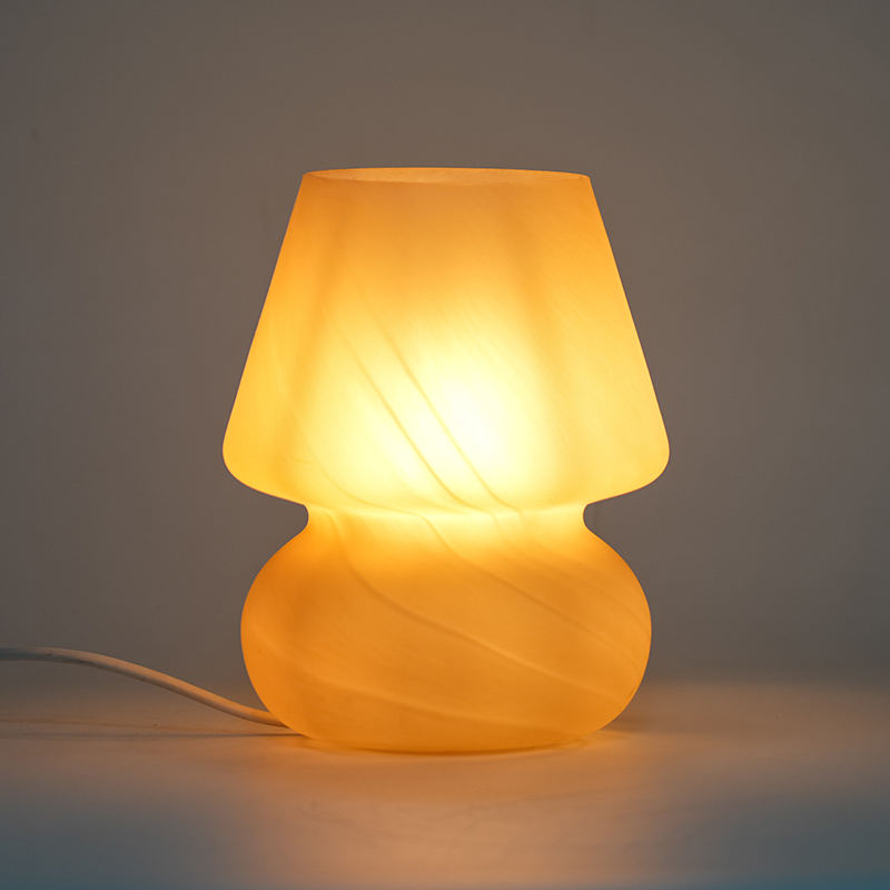 Crème glazen tafellamp