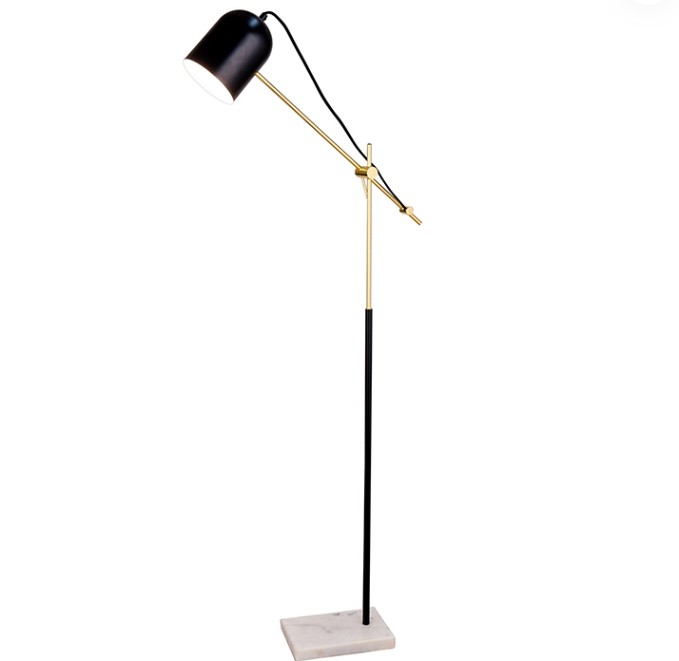 Hoe is de metalen verstelbare arm van deze metalen verstelbare arm marmer gemarmerde basislamp aangepast?